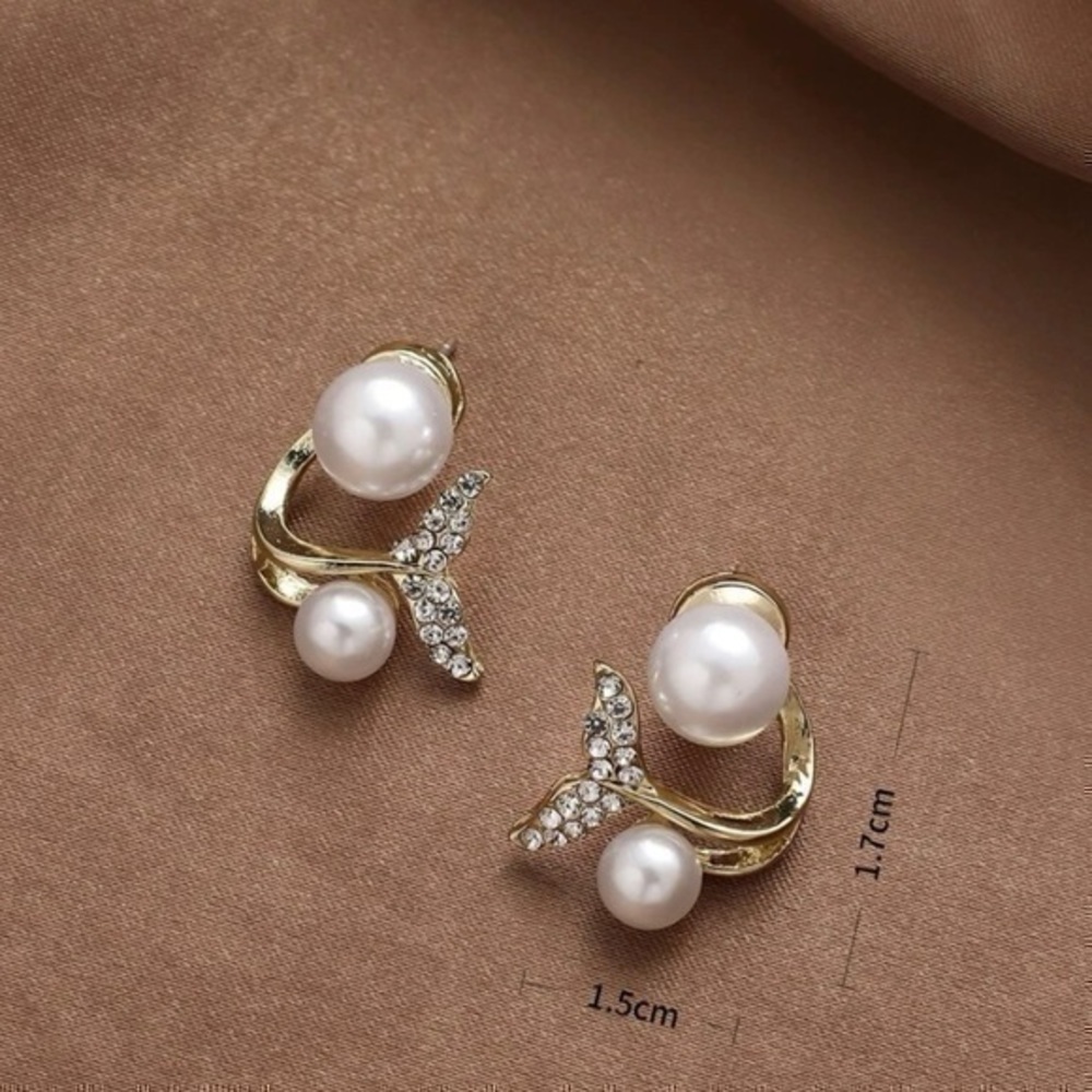 Faux pearl and mermaid 🧜🏻‍♀️ tail earrings - Picture 4 of 4